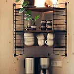 Casa de hóspedes Private Eco Wooden Studio With Bath And Bikes And Garden *