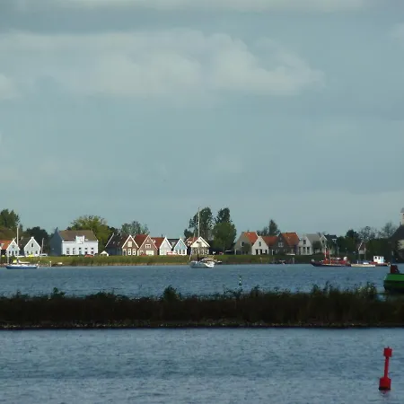 Private Eco Wooden Studio With Bath And Bikes And Garden ゲストハウス