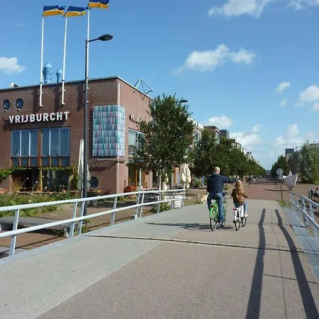 ゲストハウス Private Eco Wooden Studio With Bath And Bikes And Garden *