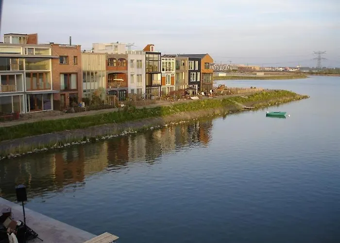 Pensión Private Eco Wooden Studio With Bath And Bikes And Garden Ámsterdam