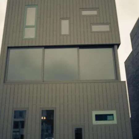 Private Eco Wooden Studio With Bath And Bikes And Garden Maison d'hôtes *